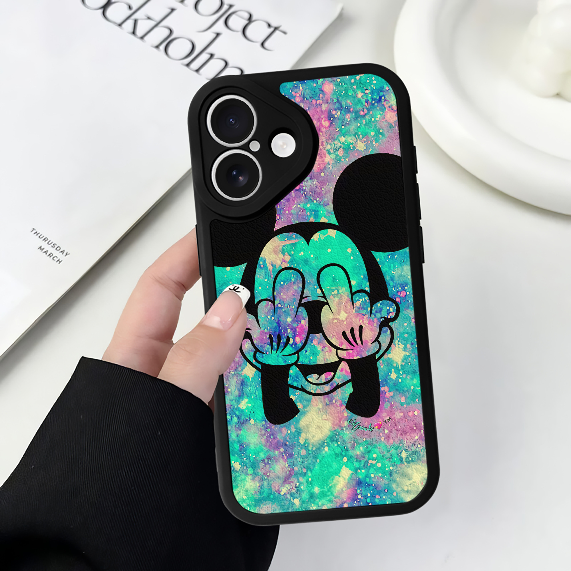 （画像用） ミッキーマウス Mickey Mouse 【iPhone 16シリーズ対応】シリコンスマホケース（レザー調） 材質：シリコン